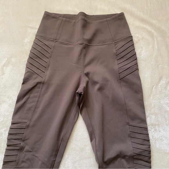SOLD Athleta Leggings - Picture 3 of 8
